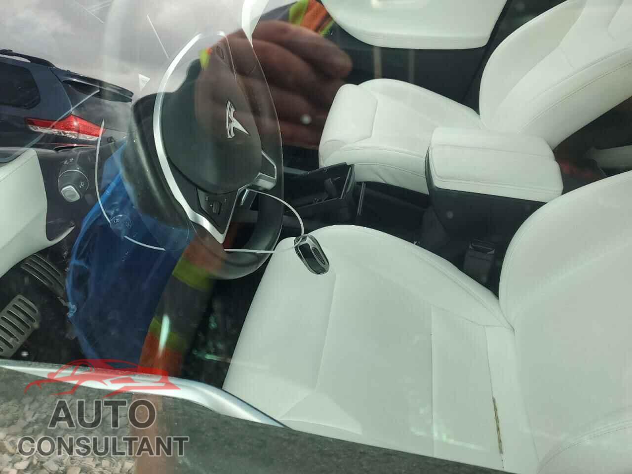 TESLA MODEL X 2017 - 5YJXCAE40HF074961