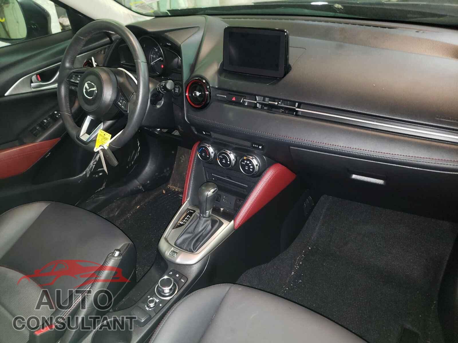 MAZDA CX-3 2018 - JM1DKFC77J0321316