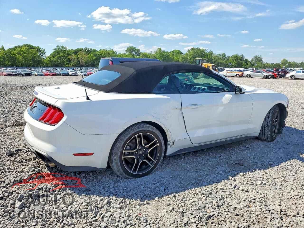 FORD MUSTANG 2018 - 1FATP8UHXJ5166432