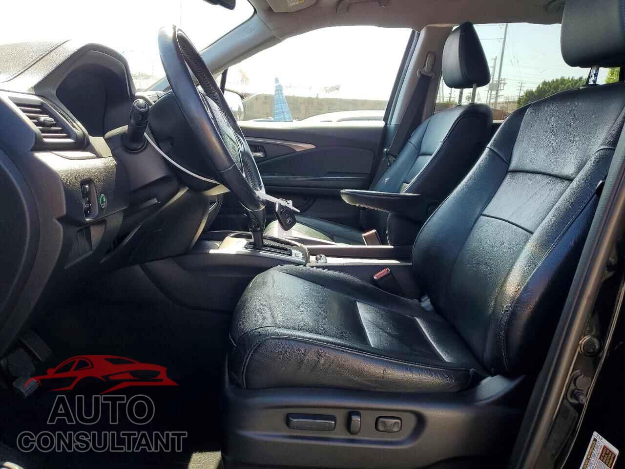 HONDA PILOT 2017 - 5FNYF5H52HB022951
