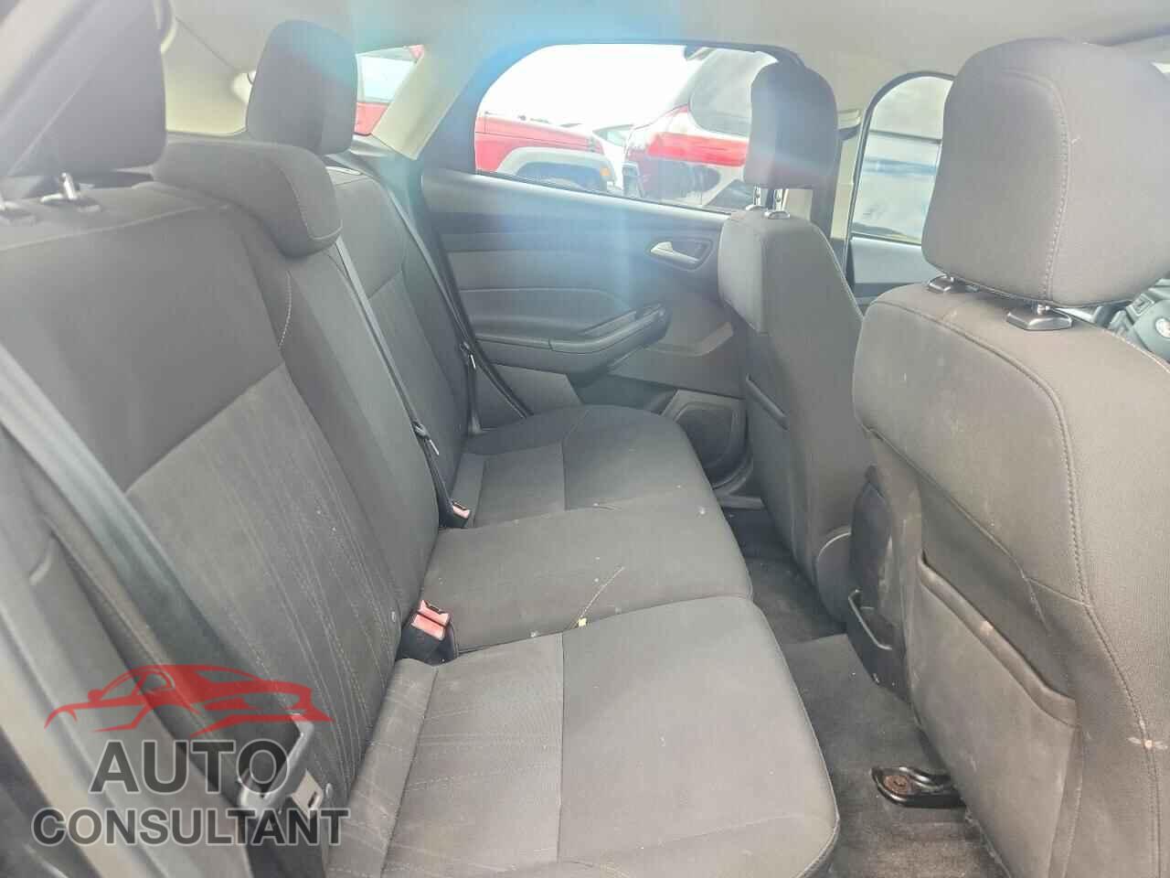 FORD FOCUS 2015 - 1FADP3K21FL226820