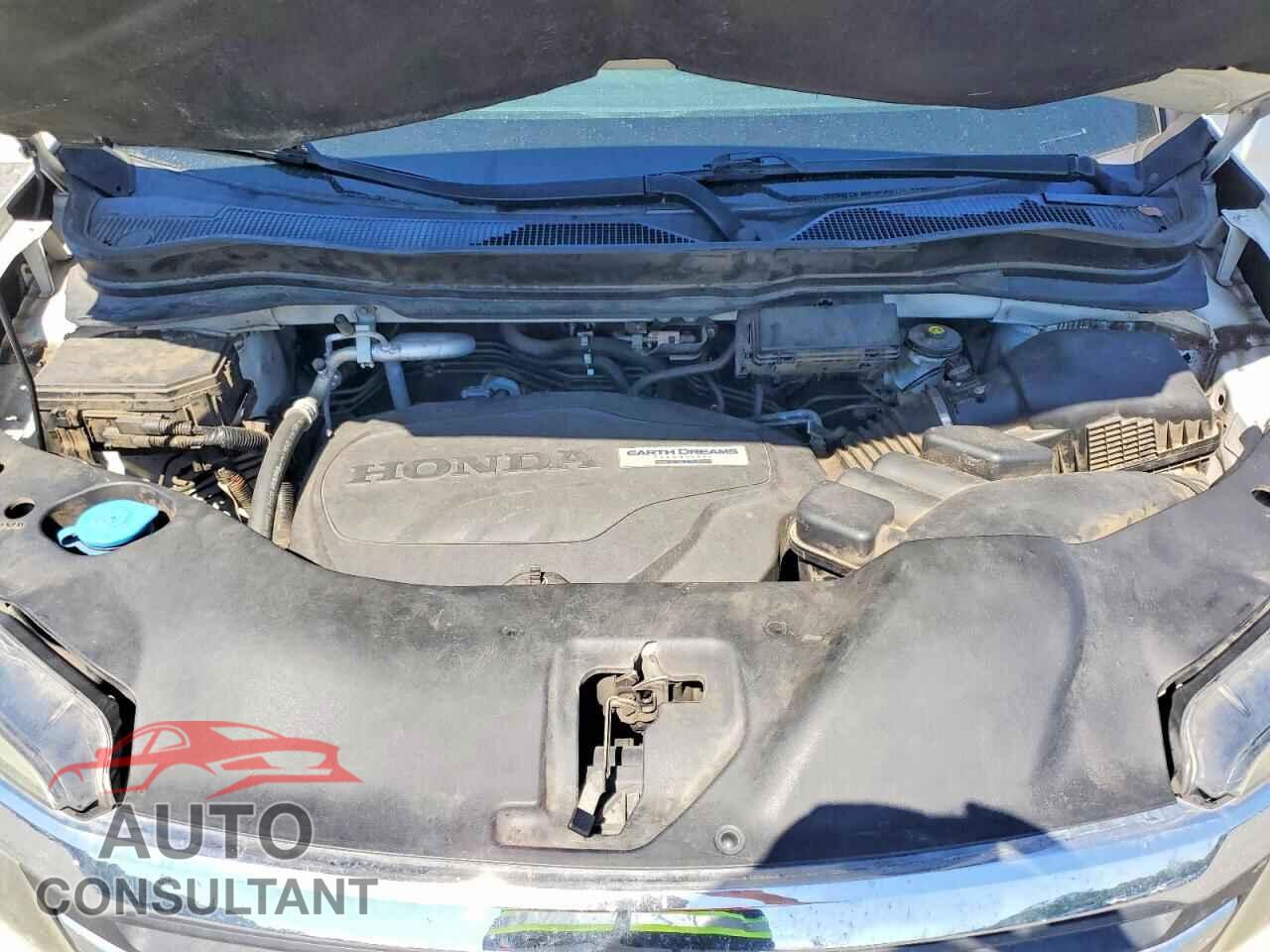 HONDA PILOT 2018 - 5FNYF5H61JB025256