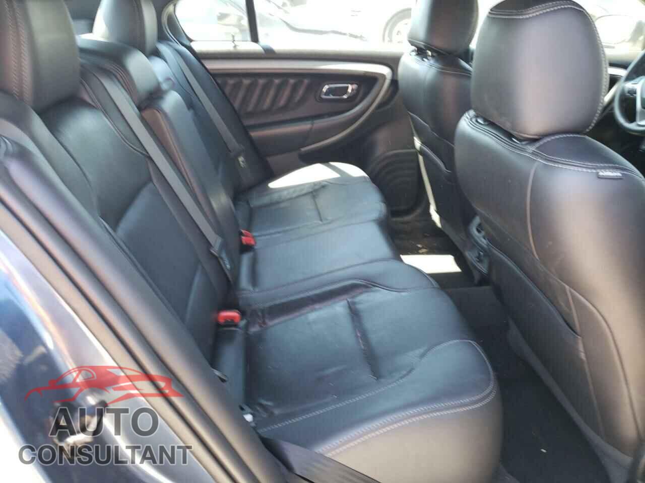FORD TAURUS 2018 - 1FAHP2E81JG113155