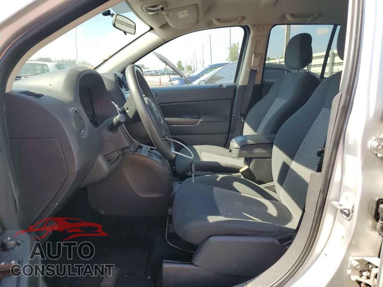 JEEP COMPASS 2011 - 1J4NF1FB5BD258569