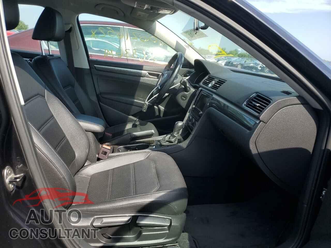 VOLKSWAGEN PASSAT 2017 - 1VWBT7A3XHC044404