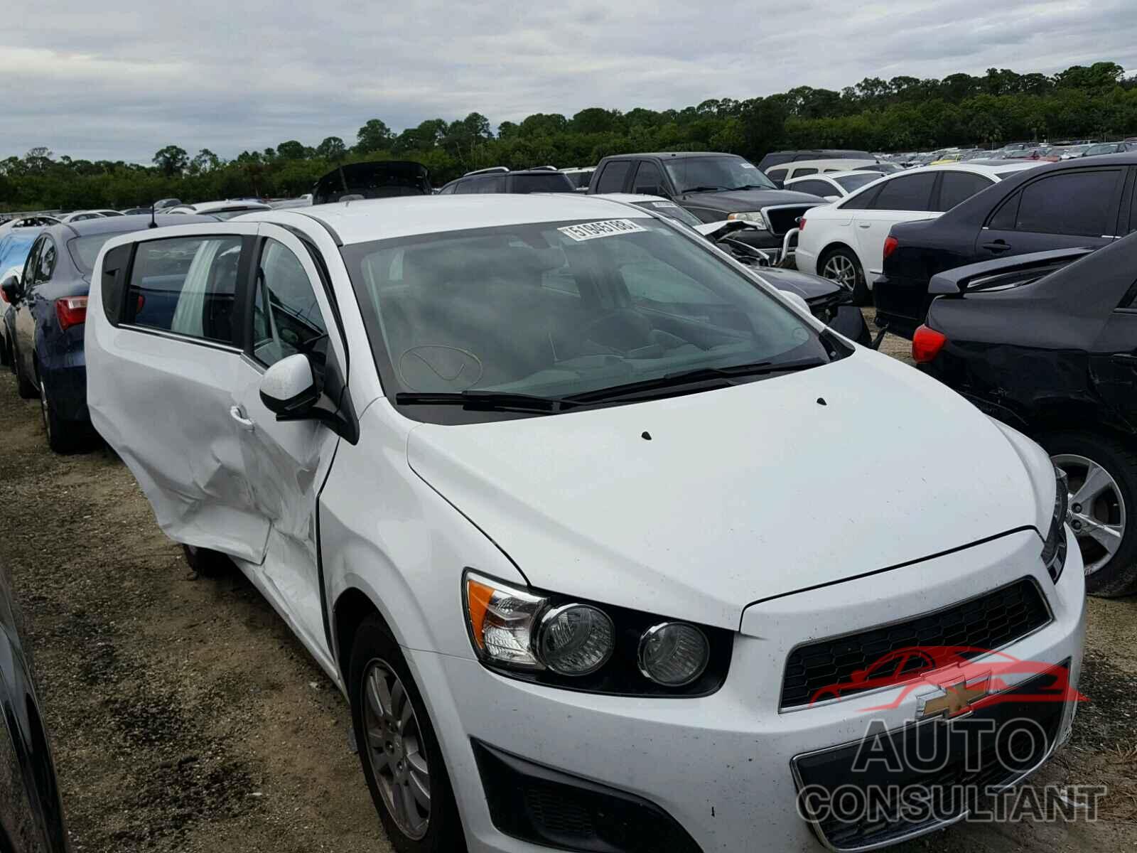 CHEVROLET SONIC 2016 - 1G1JC6SH3G4142145