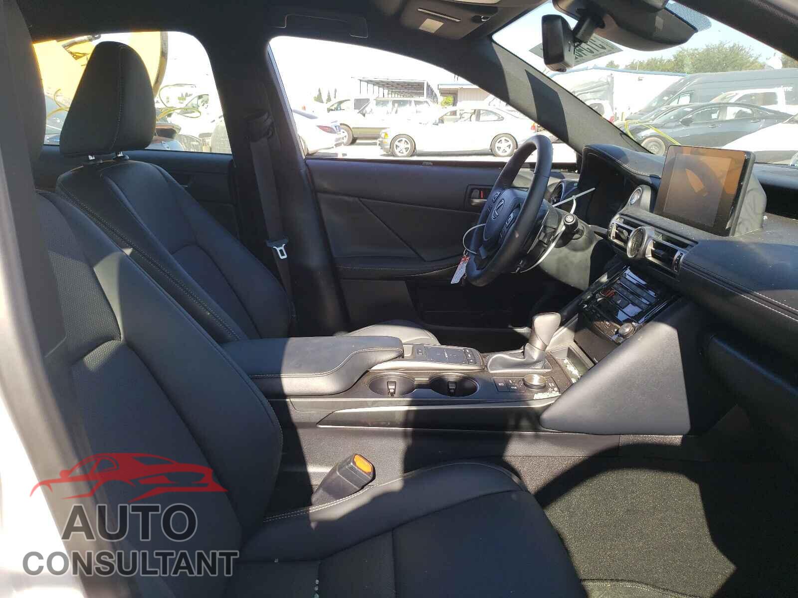 LEXUS IS 2021 - JTHAA1D22M5113782