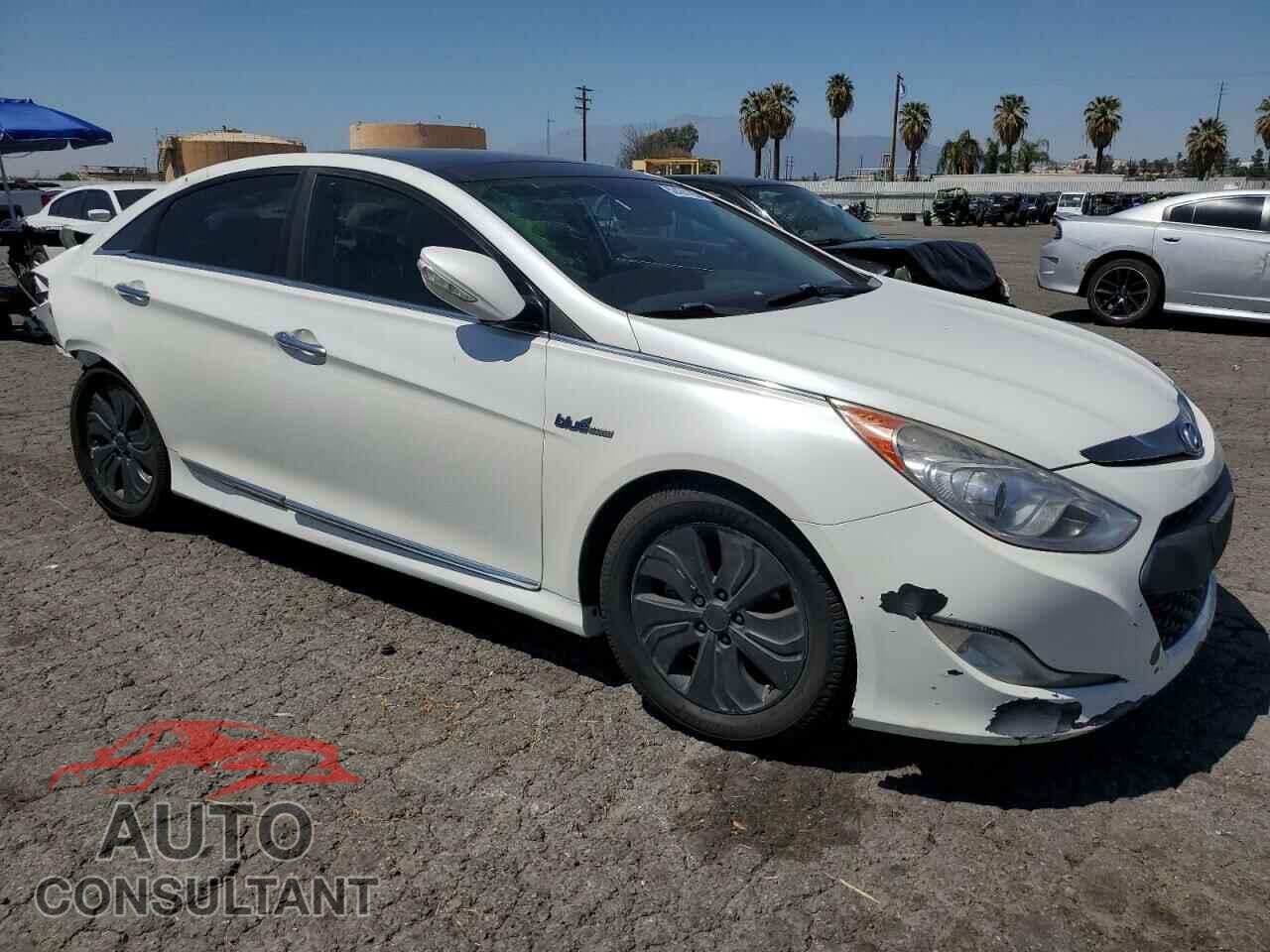 HYUNDAI SONATA 2013 - KMHEC4A48DA069584
