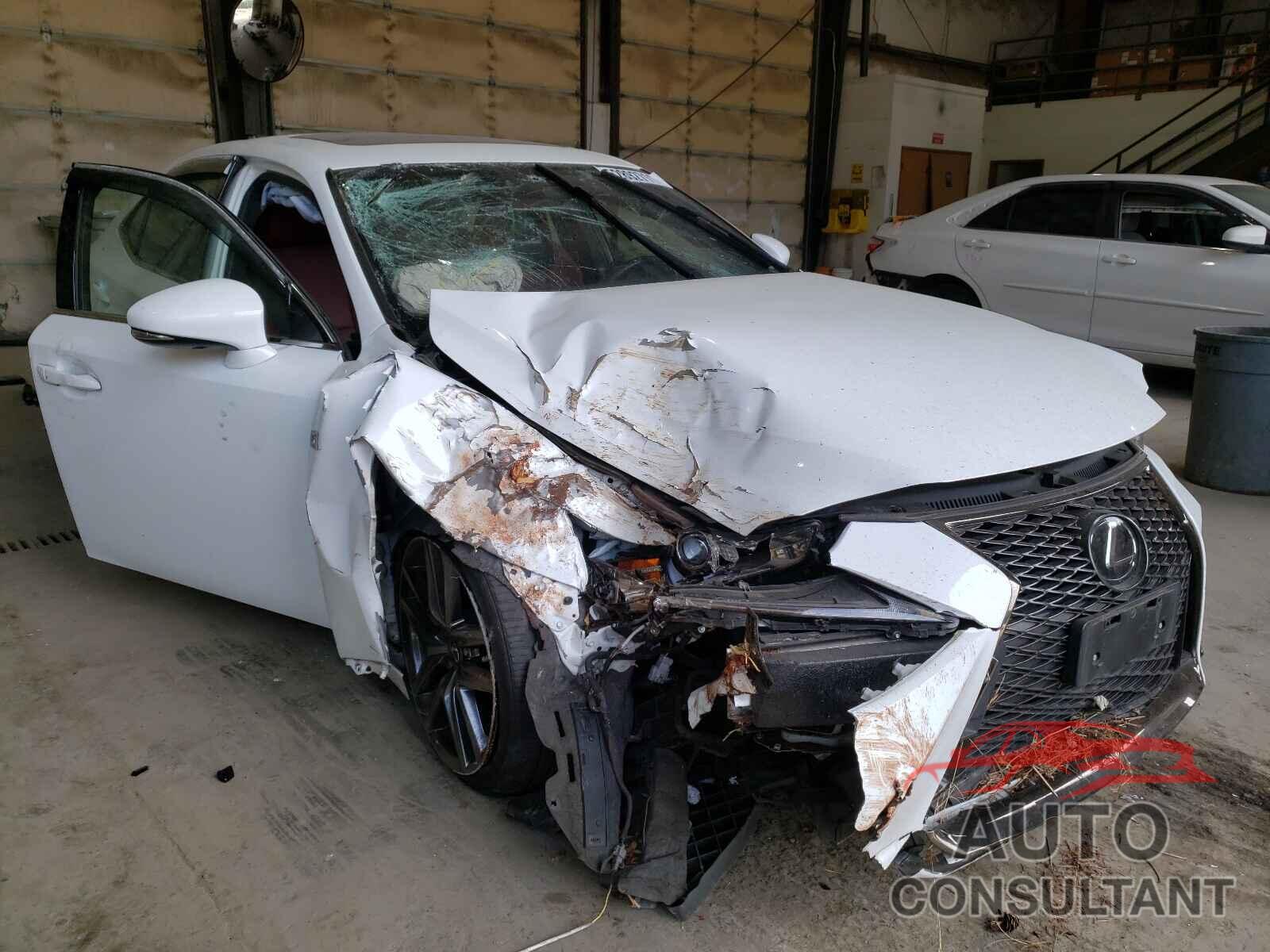 LEXUS IS 2018 - JTHC81D28J5030907