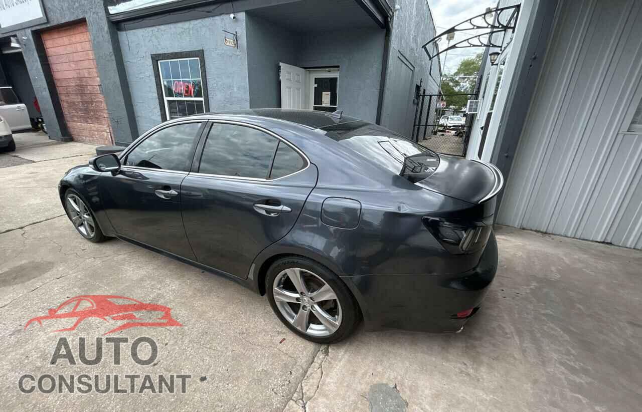 LEXUS IS 2011 - JTHBF5C21B5138295