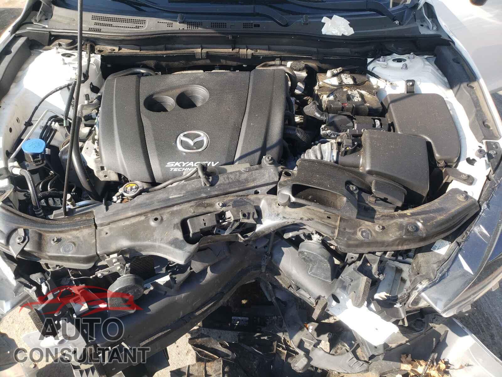 MAZDA 3 2018 - 3MZBN1M31JM159027