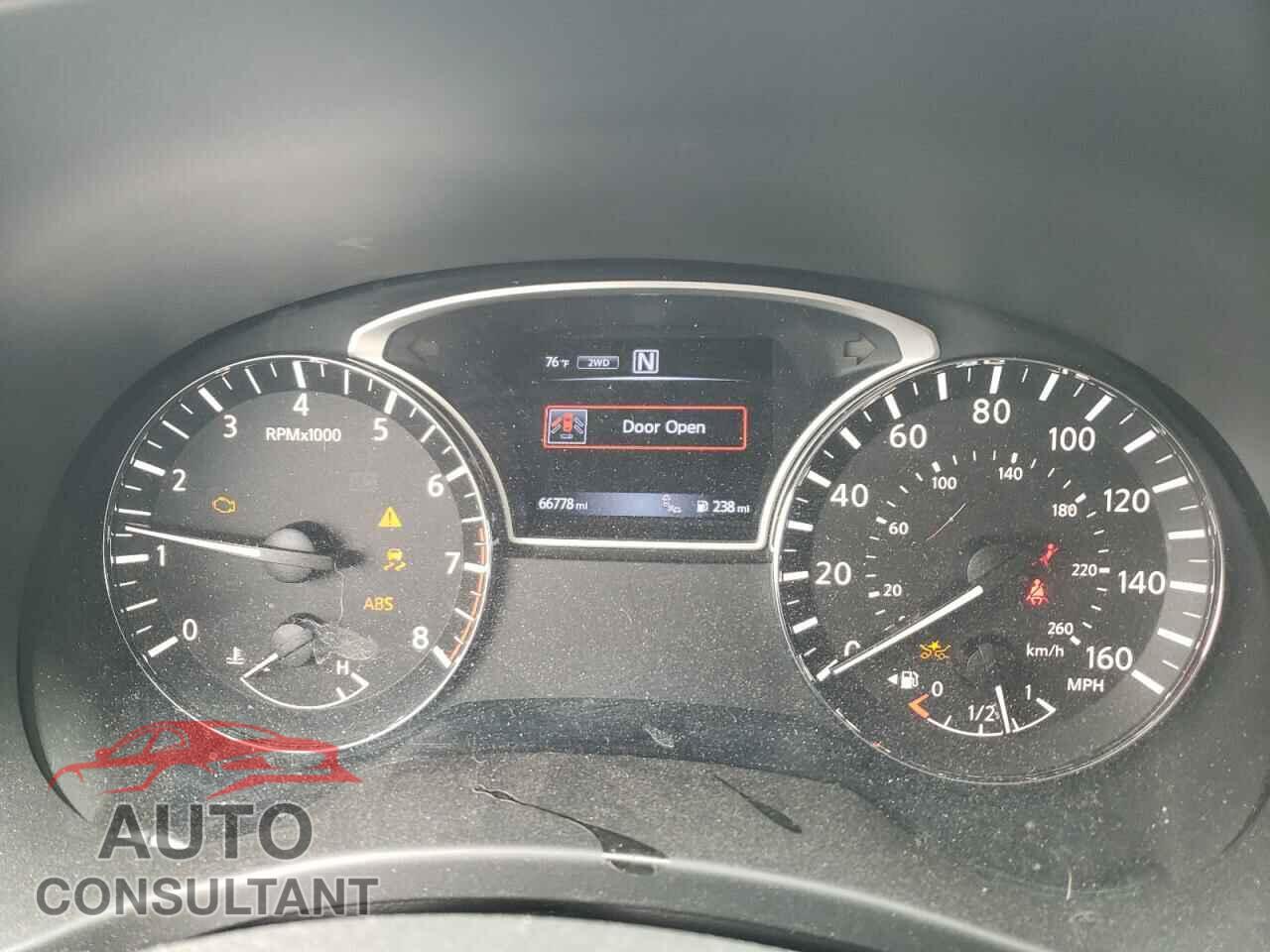 NISSAN PATHFINDER 2017 - 5N1DR2MM7HC659490