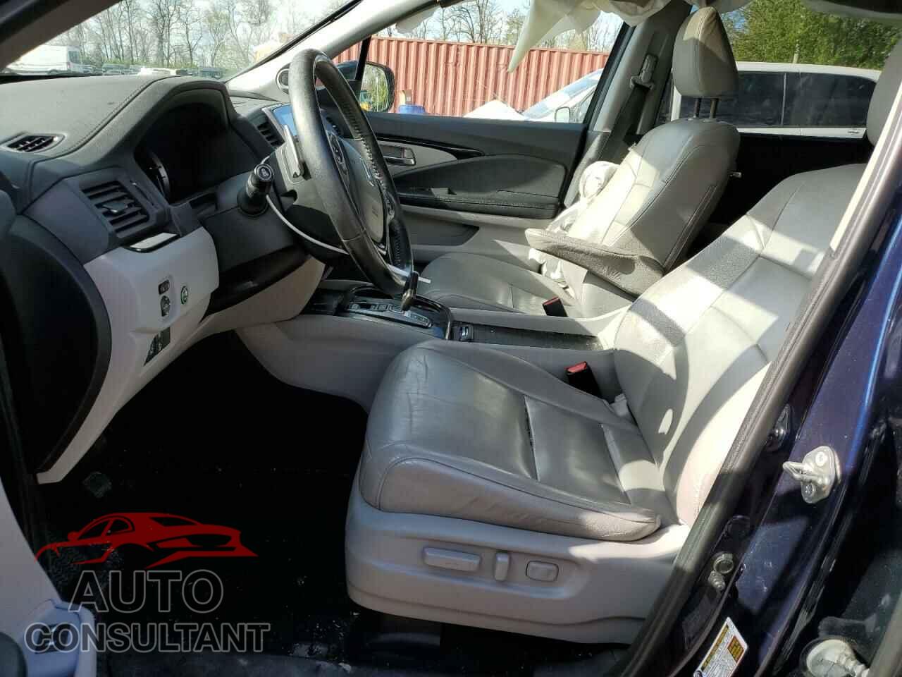 HONDA PILOT 2017 - 5FNYF6H94HB048329