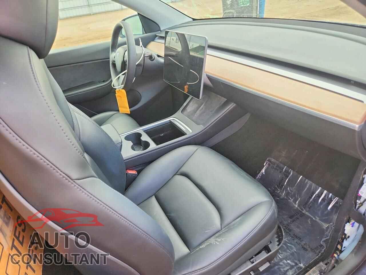 TESLA MODEL Y 2021 - 5YJYGAEE9MF192549
