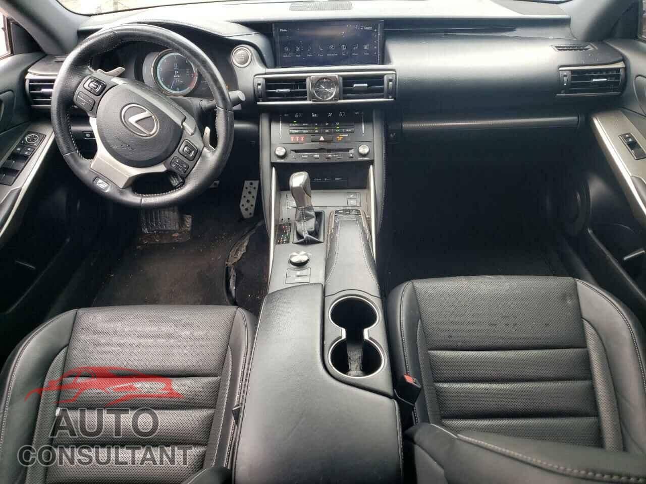 LEXUS IS 2018 - JTHC81D23J5030720