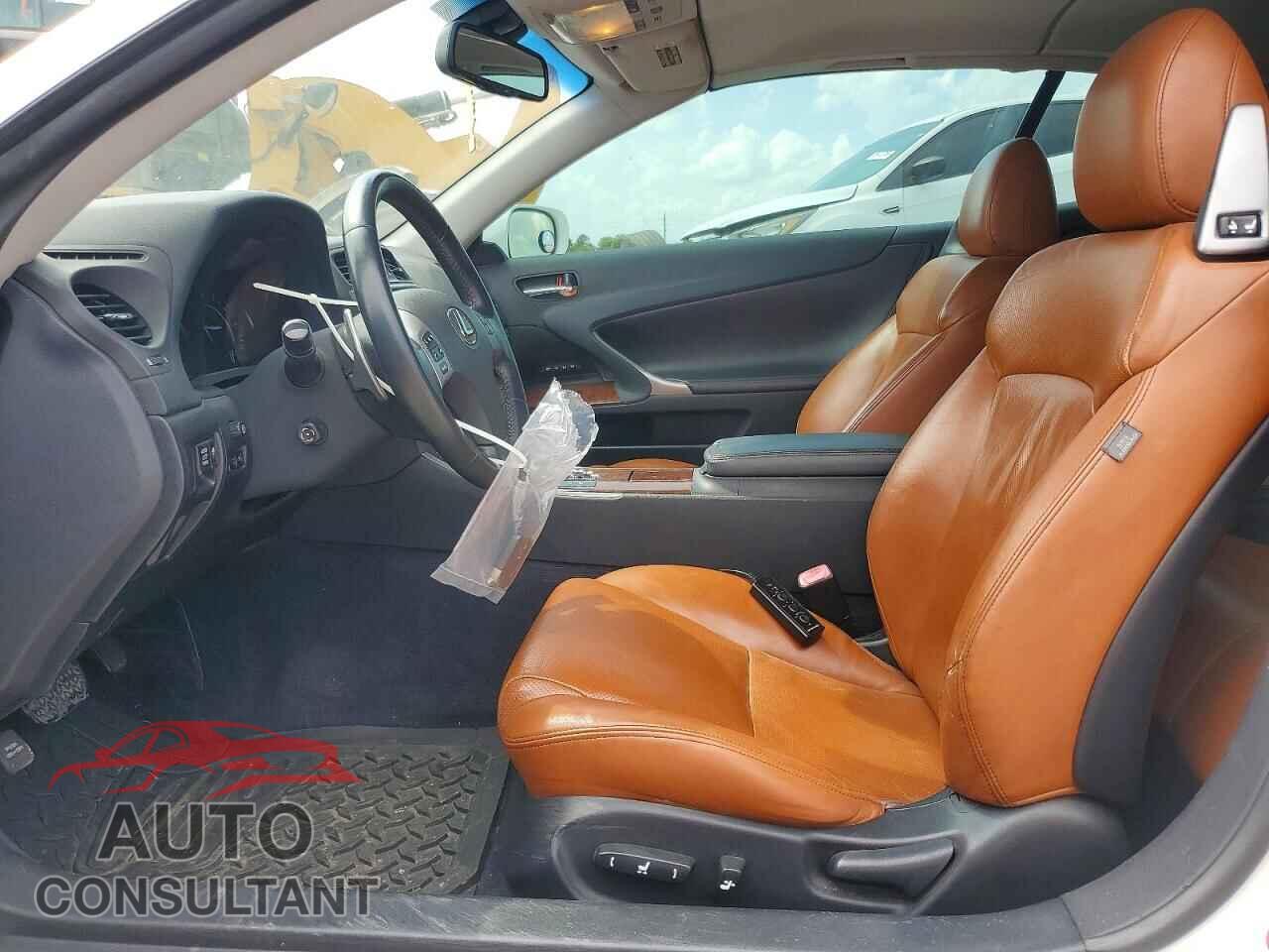 LEXUS IS 2012 - JTHFE2C24C2508757