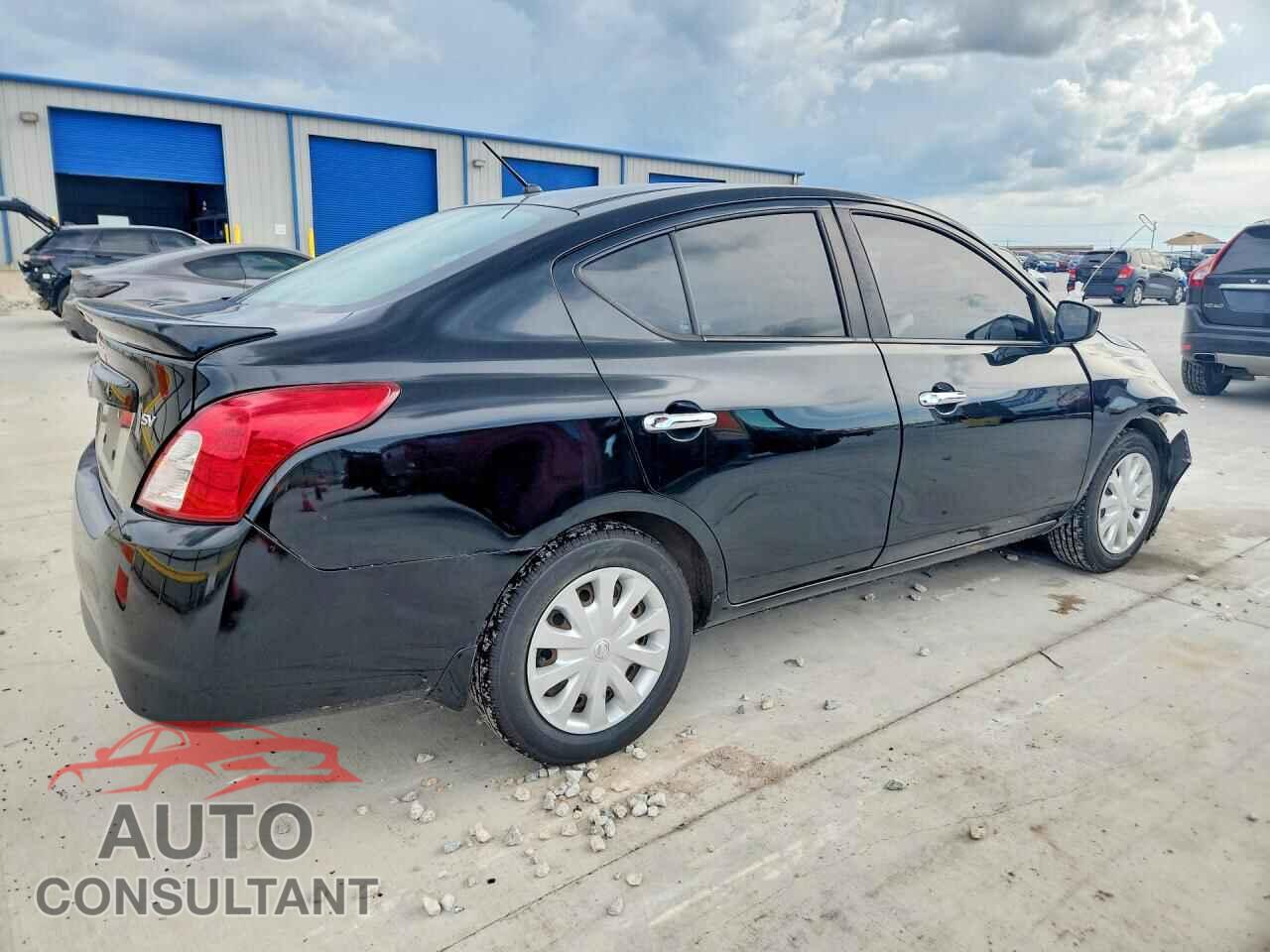 NISSAN VERSA 2019 - 3N1CN7AP3KL811500