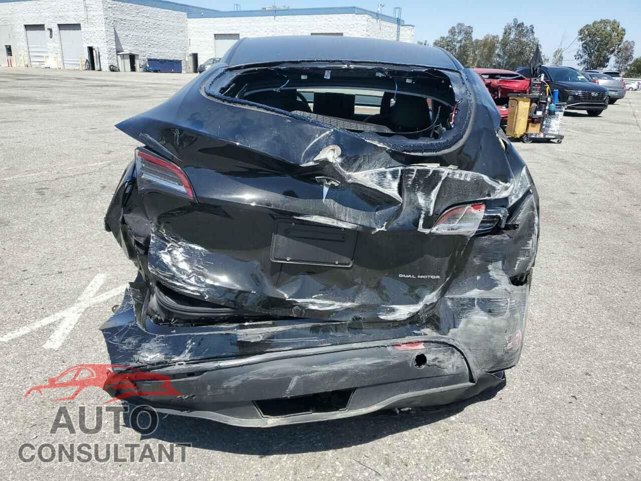 TESLA MODEL Y 2024 - 7SAYGDEE0RF123793