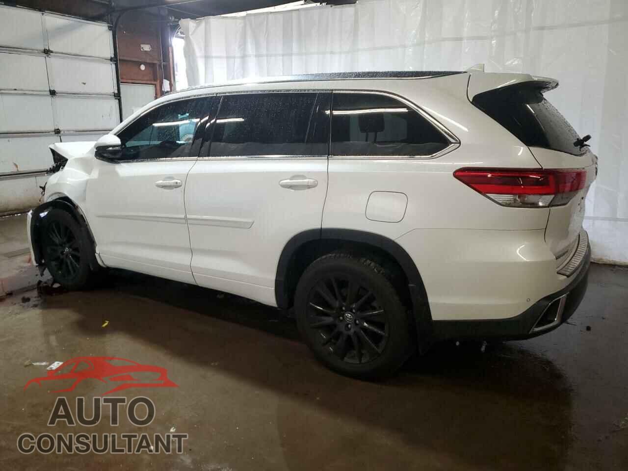 TOYOTA HIGHLANDER 2018 - 5TDDZRFH1JS885588