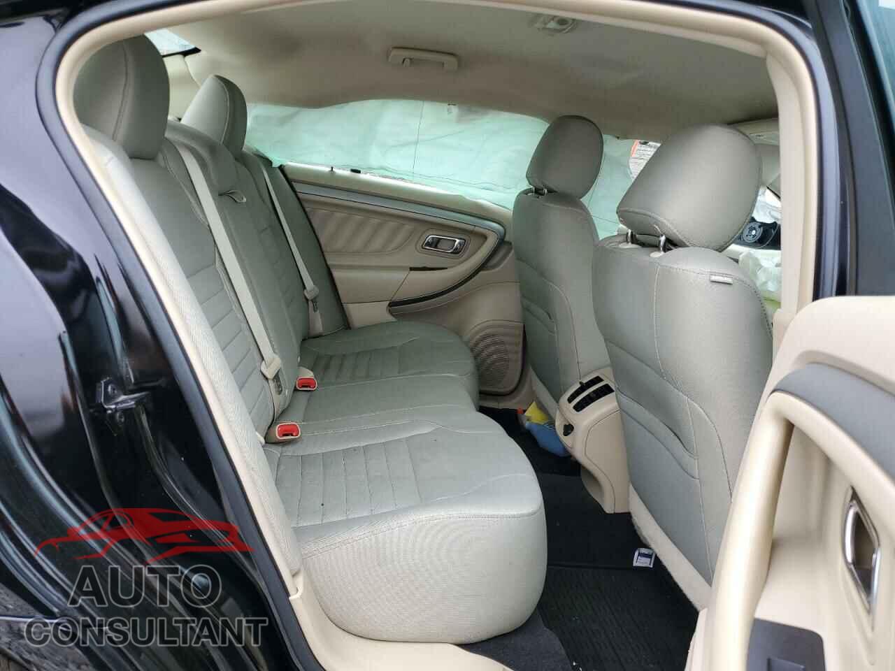 FORD TAURUS 2018 - 1FAHP2D82JG108967