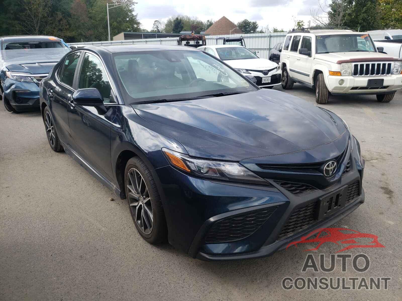 TOYOTA CAMRY 2021 - 4T1G11AK5MU520223