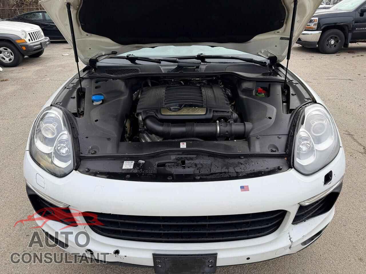 PORSCHE CAYENNE 2018 - WP1AA2A21JKA02261