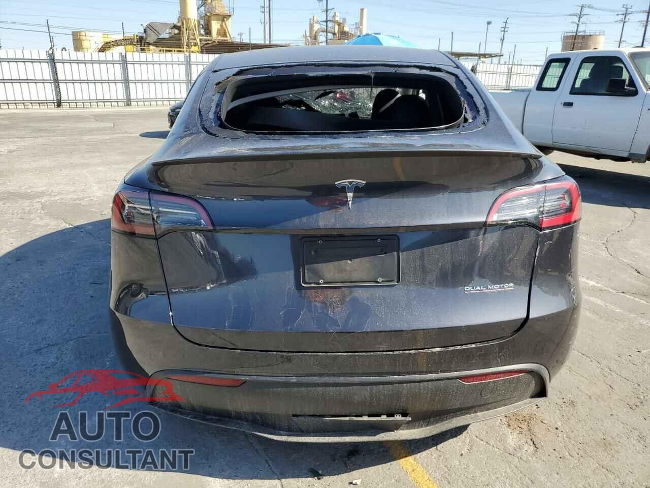 TESLA MODEL Y 2024 - 7SAYGDEF9RF076837