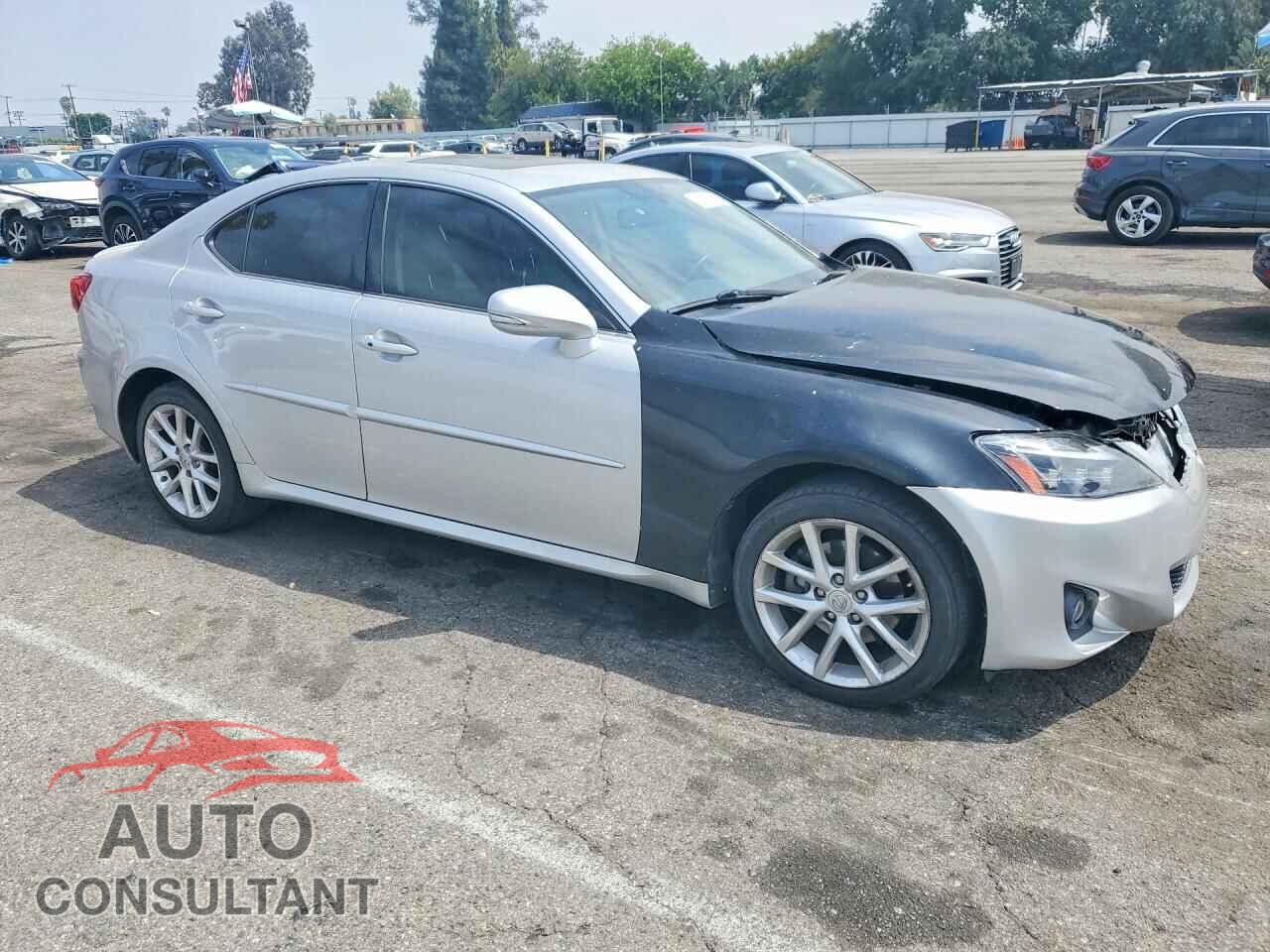 LEXUS IS 2011 - JTHCF5C28B5045827