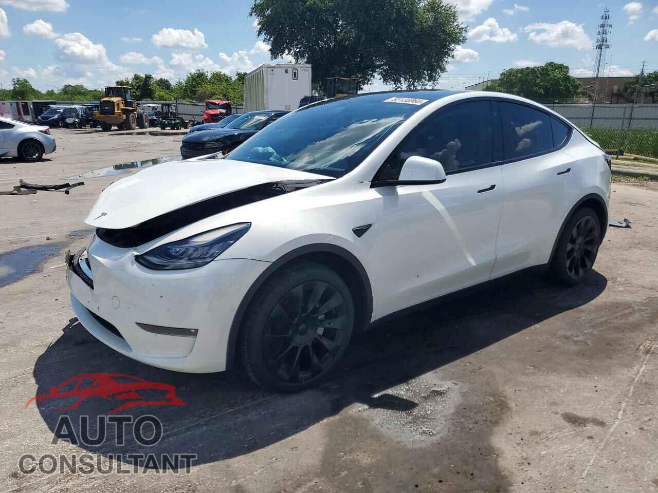 TESLA MODEL Y 2021 - 5YJYGAEE5MF138021