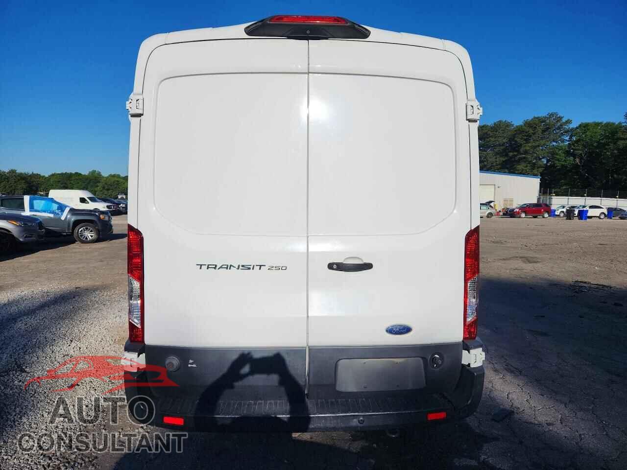FORD TRANSIT 2019 - 1FTYR2CMXKKB37702