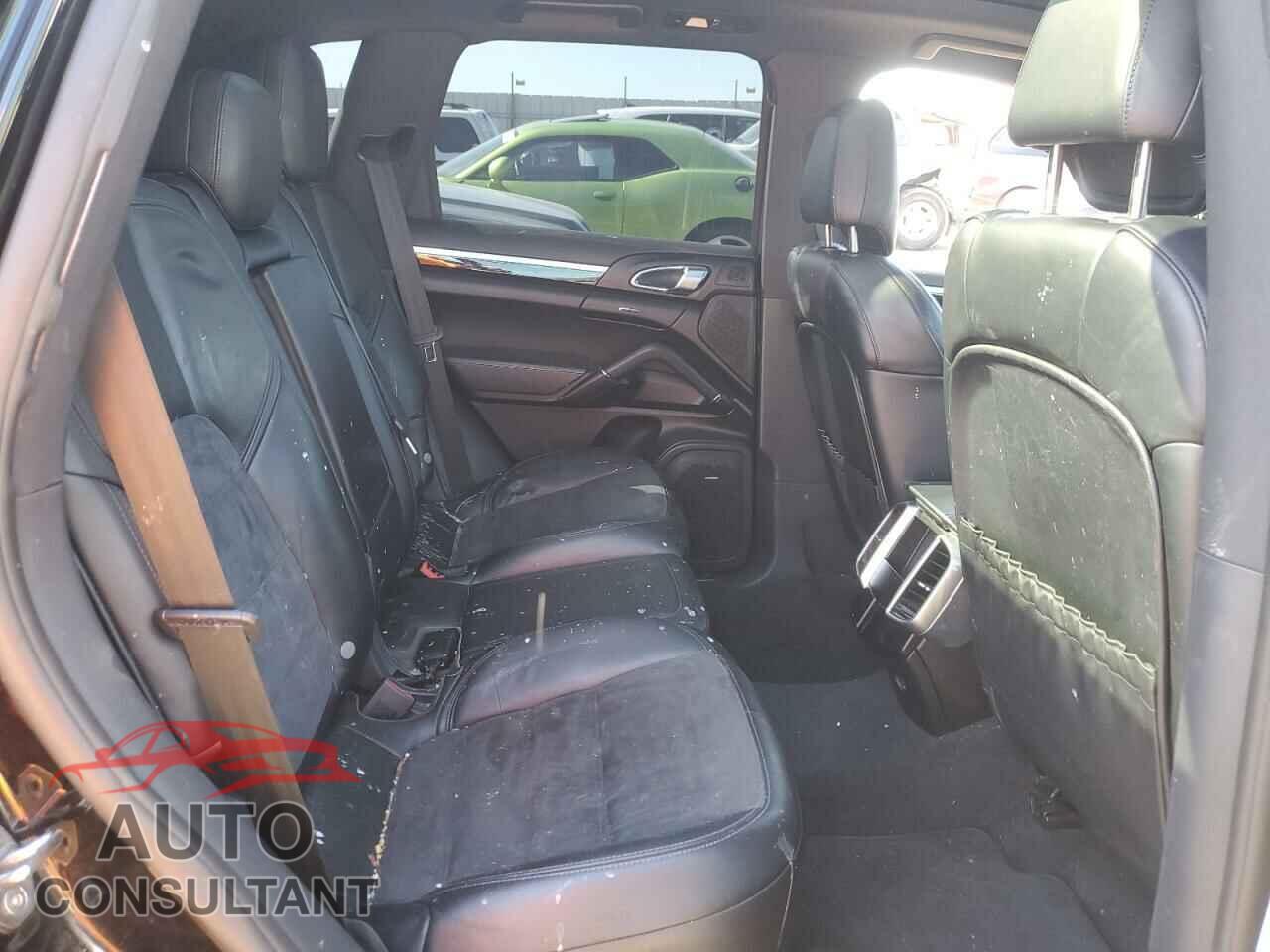PORSCHE CAYENNE 2018 - WP1AA2A27JKA03155