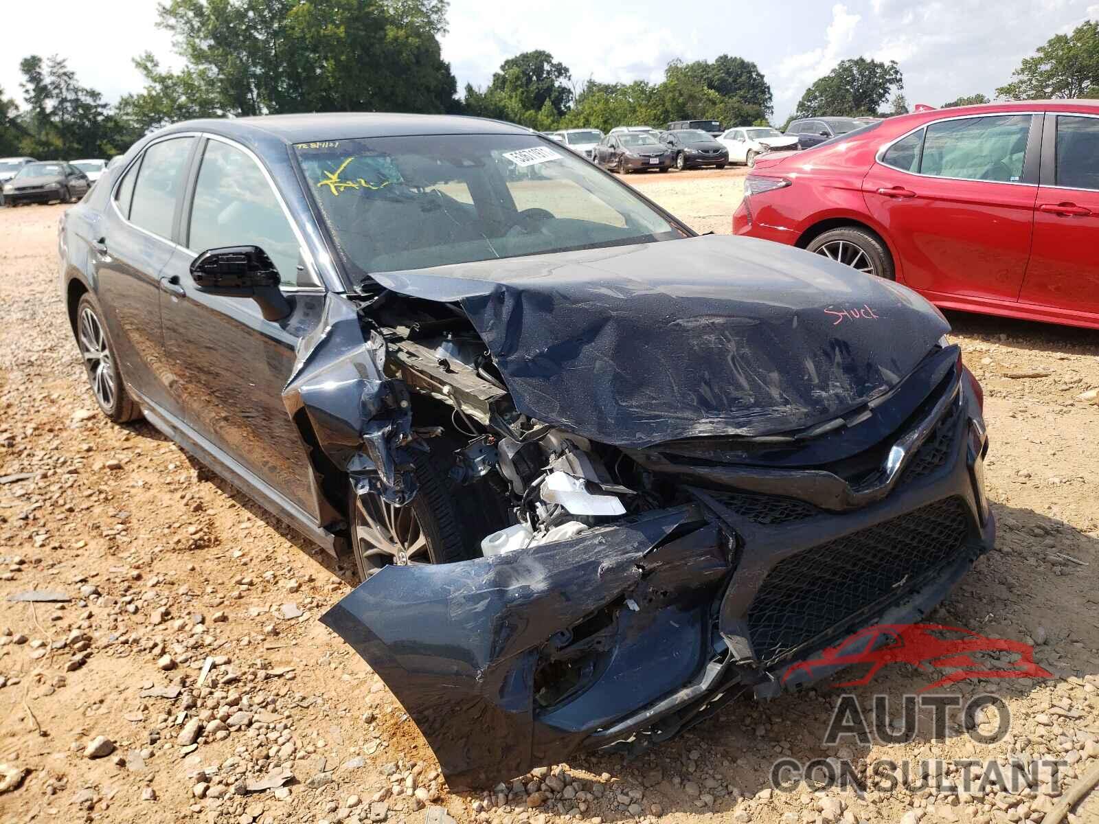 TOYOTA CAMRY 2018 - 4T1B11HK4JU596155