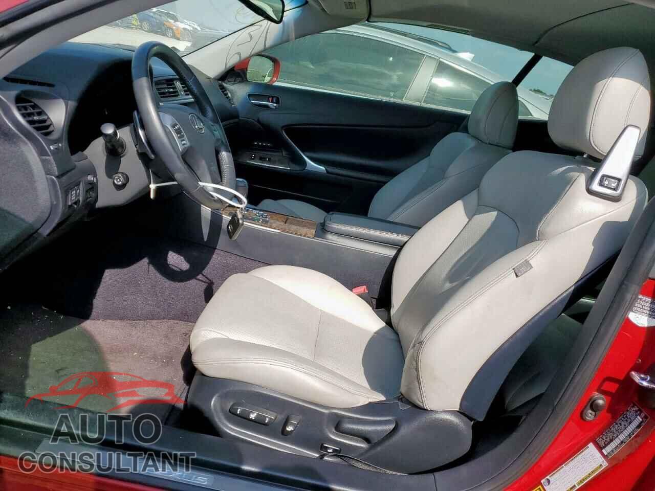 LEXUS IS 2011 - JTHFF2C27B2515827