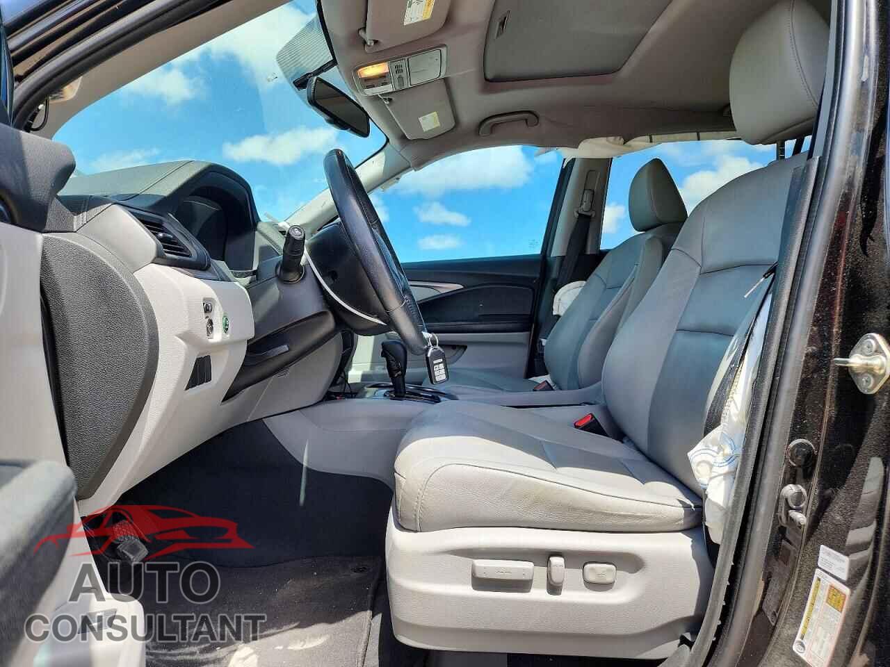 HONDA PILOT 2017 - 5FNYF5H57HB026283