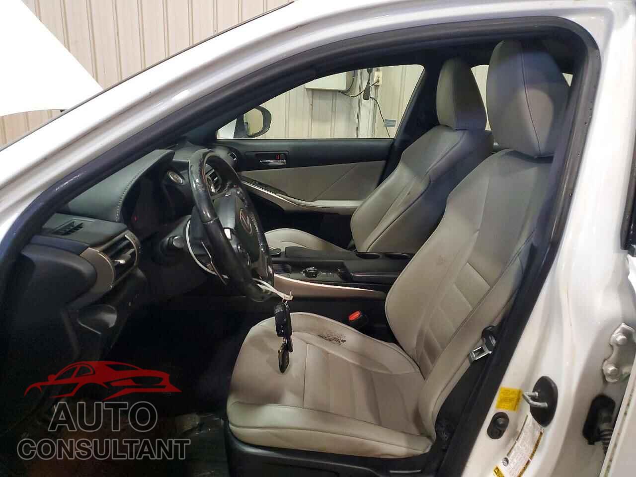 LEXUS IS 2014 - JTHCF1D25E5000128