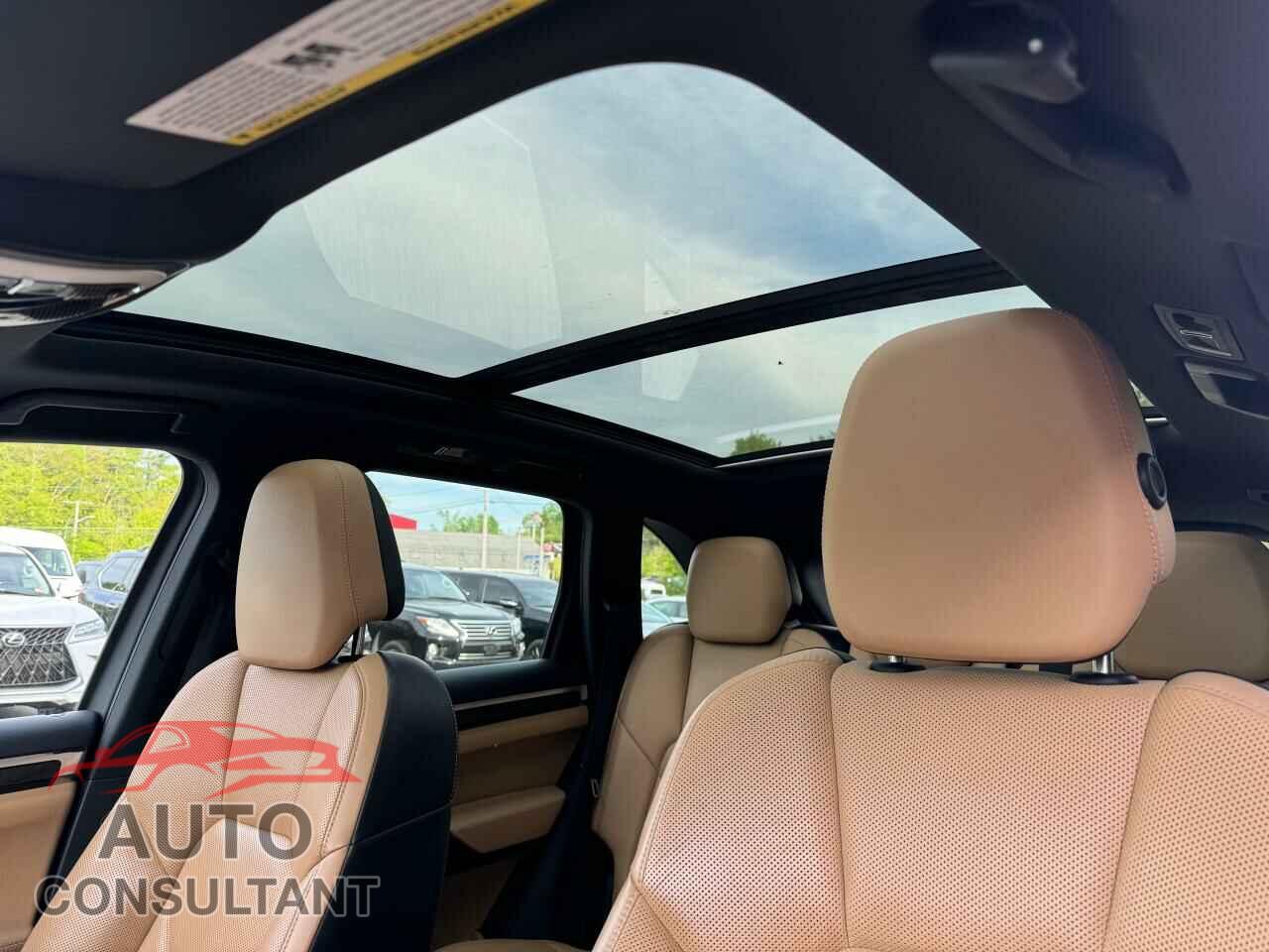 PORSCHE CAYENNE 2017 - WP1AA2A29HKA89224