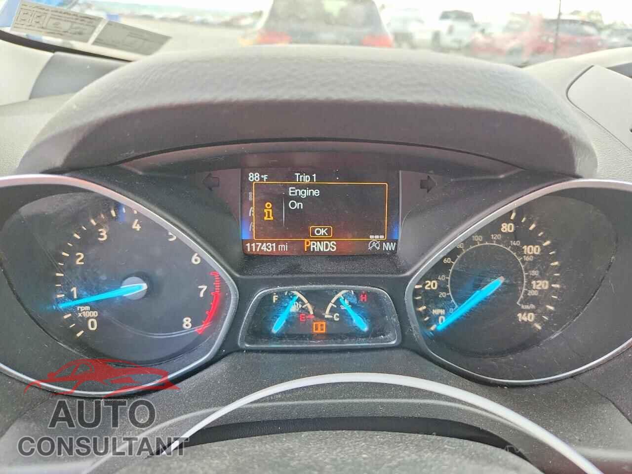 FORD ESCAPE 2017 - 1FMCU0GD0HUE83421