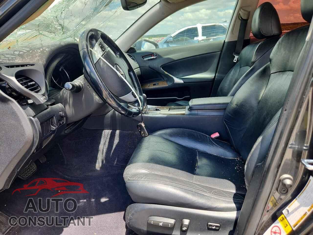 LEXUS IS 2011 - JTHBF5C28B2101231