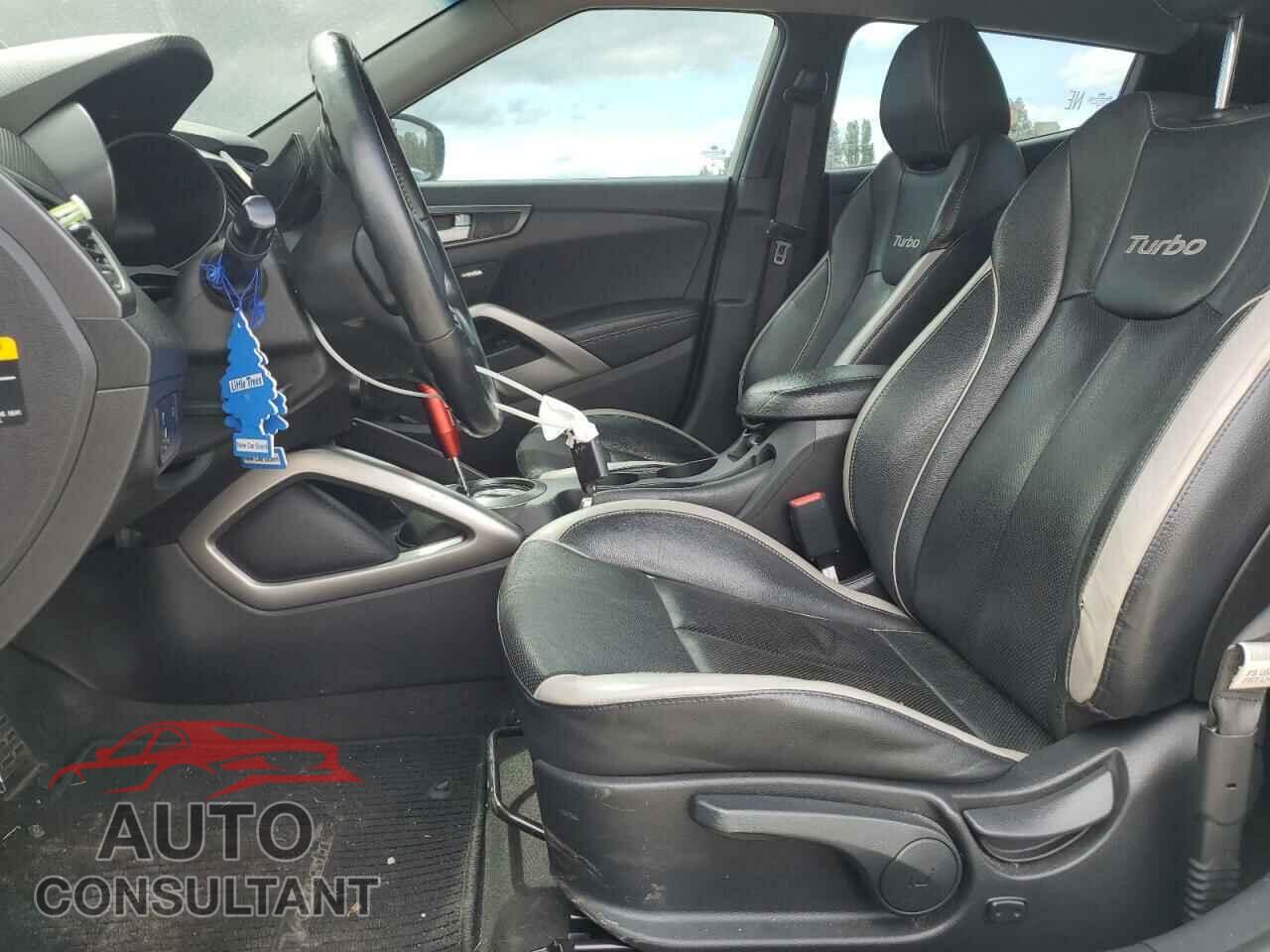 HYUNDAI VELOSTER 2013 - KMHTC6AE2DU163017