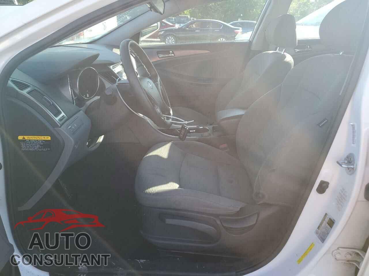 HYUNDAI SONATA 2013 - KMHEC4A43DA078984