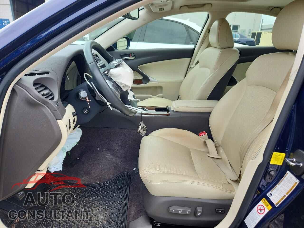 LEXUS IS 2012 - JTHCF5C26C5060313