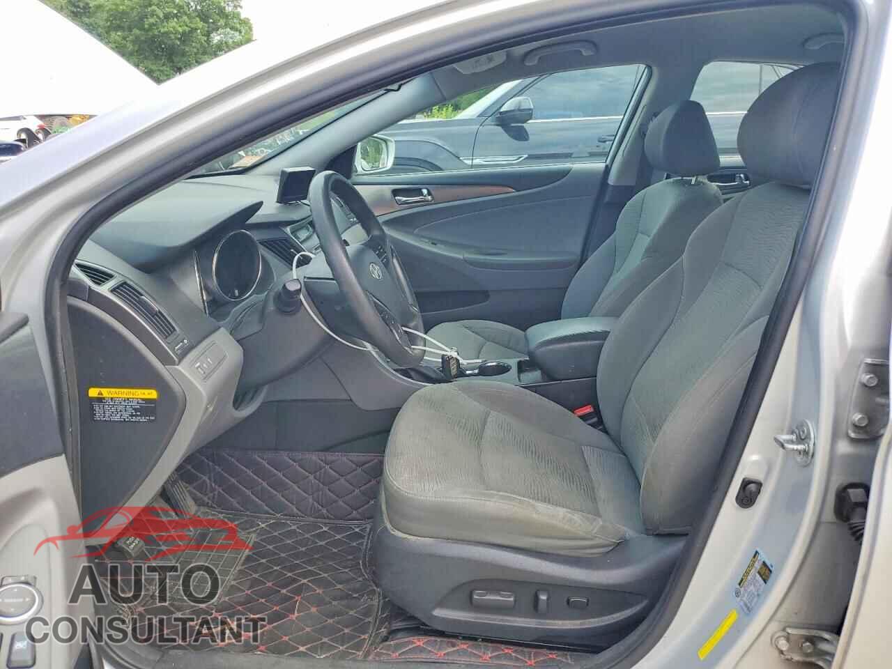 HYUNDAI SONATA 2011 - KMHEC4A47BA005985