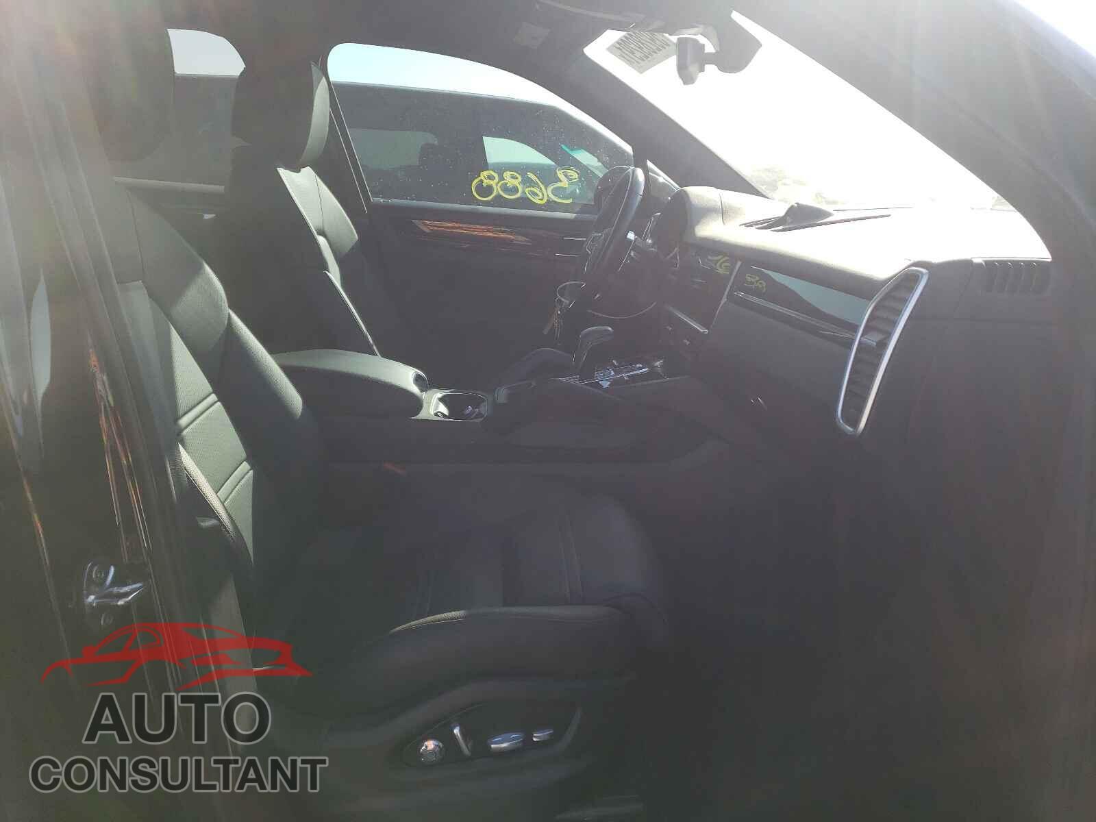 PORSCHE CAYENNE 2019 - WP1AA2AY4KDA13748