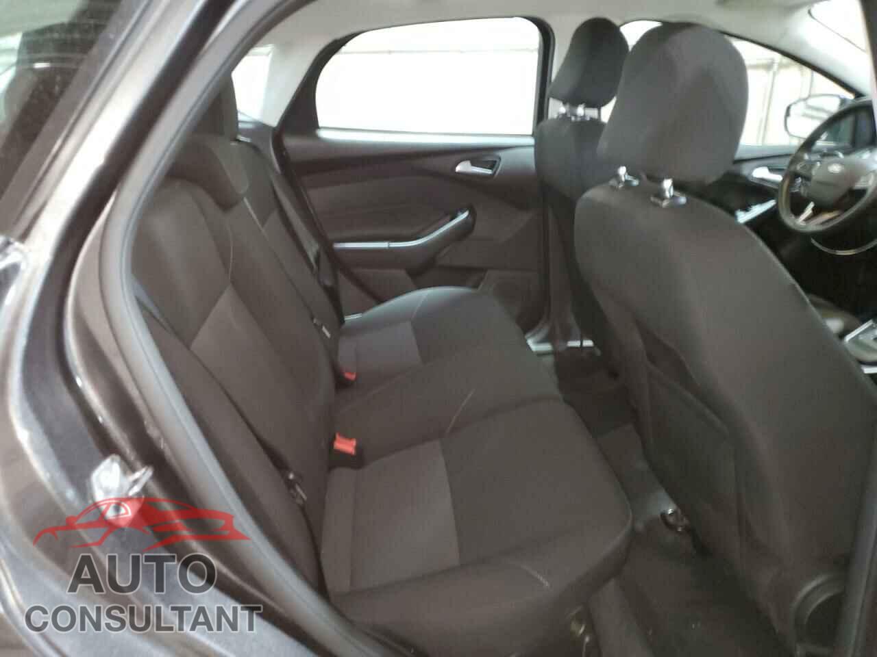 FORD FOCUS 2015 - 1FADP3K2XFL300199