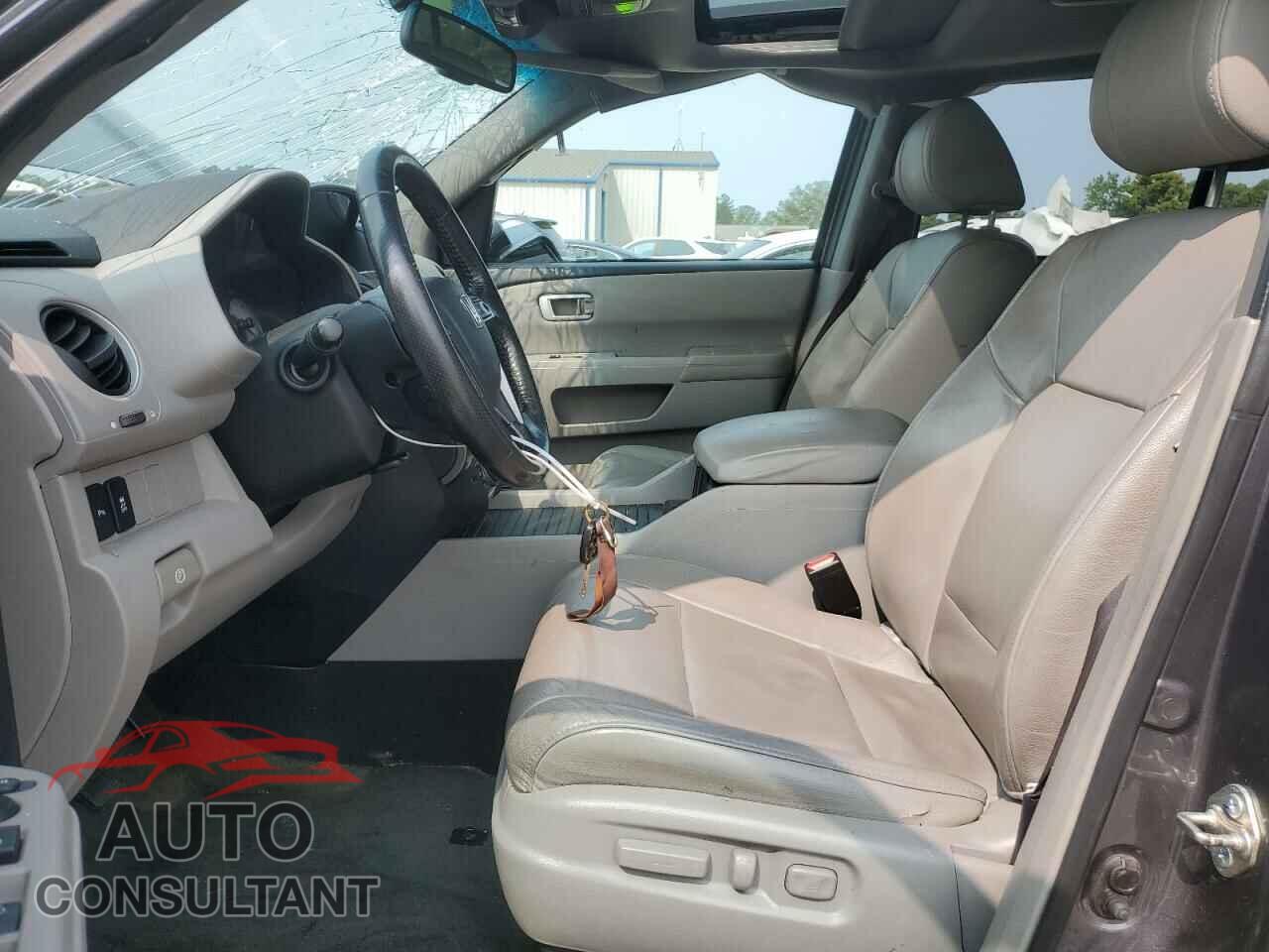 HONDA PILOT 2015 - 5FNYF3H96FB011875