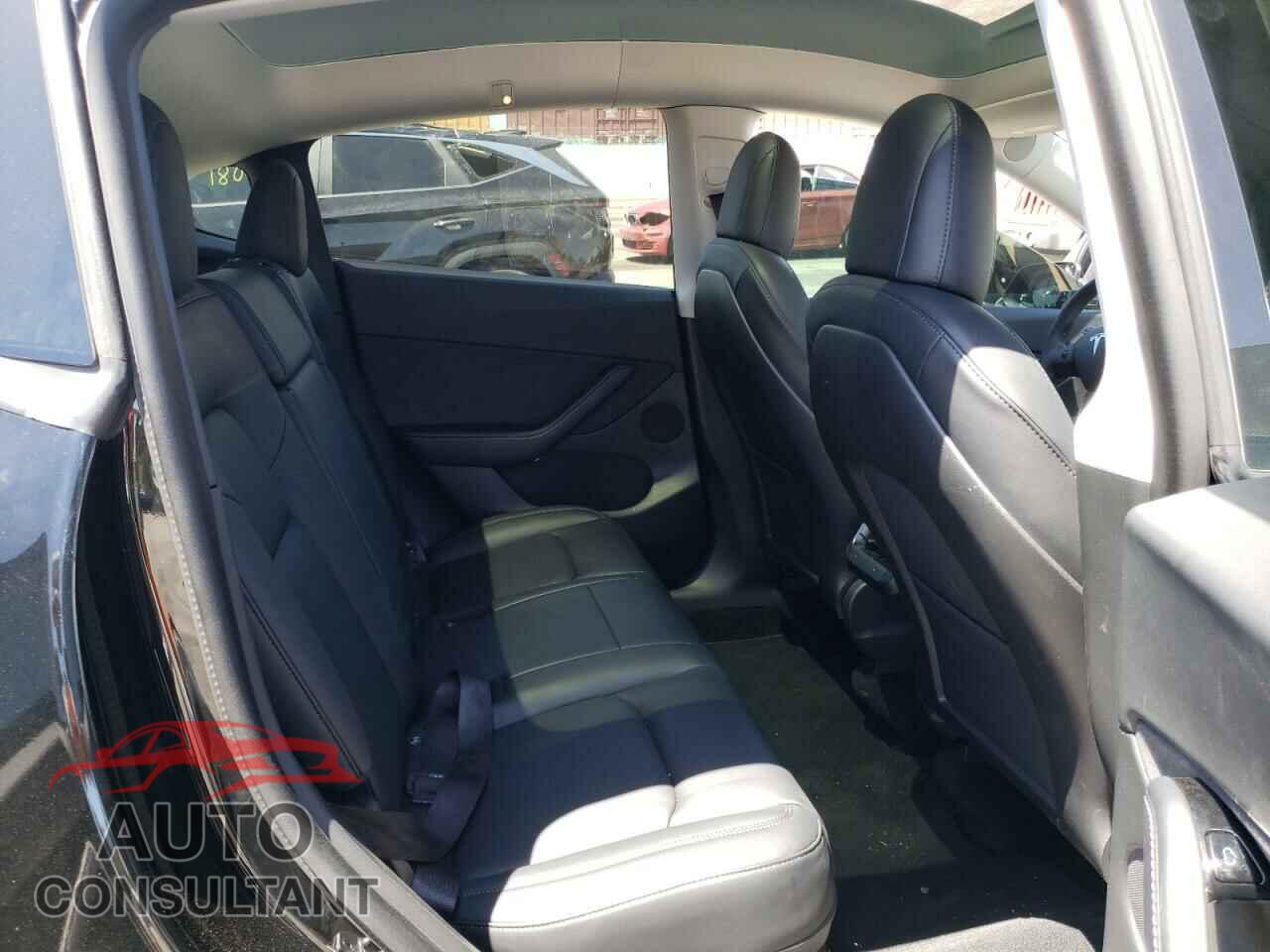TESLA MODEL Y 2021 - 5YJYGDEF6MF070192
