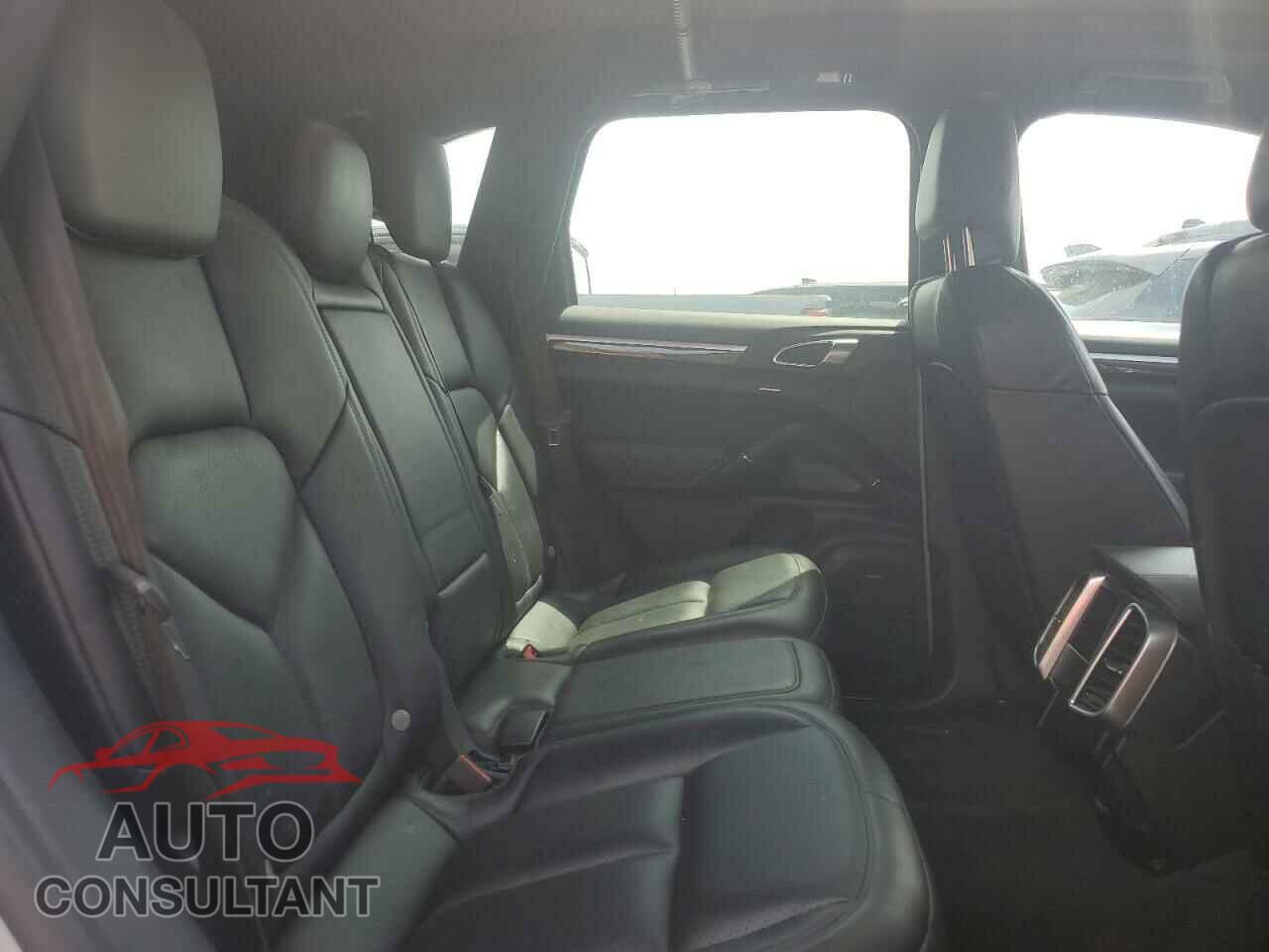 PORSCHE CAYENNE 2017 - WP1AB2A28HLA51118