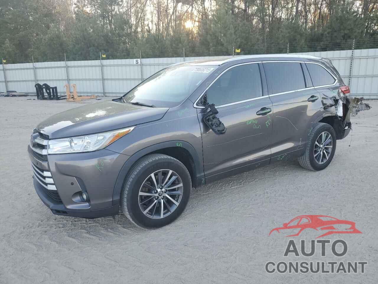 TOYOTA HIGHLANDER 2018 - 5TDKZRFH6JS547045
