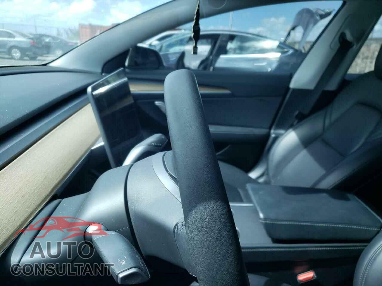 TESLA MODEL 3 2021 - 5YJ3E1EA0MF987843
