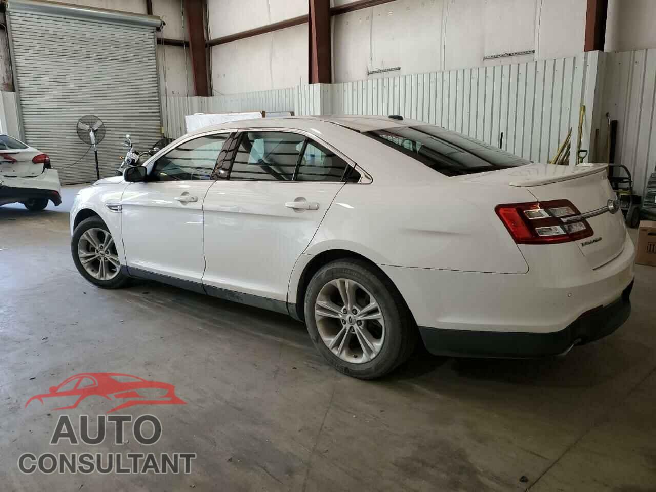 FORD TAURUS 2017 - 1FAHP2E87HG120587